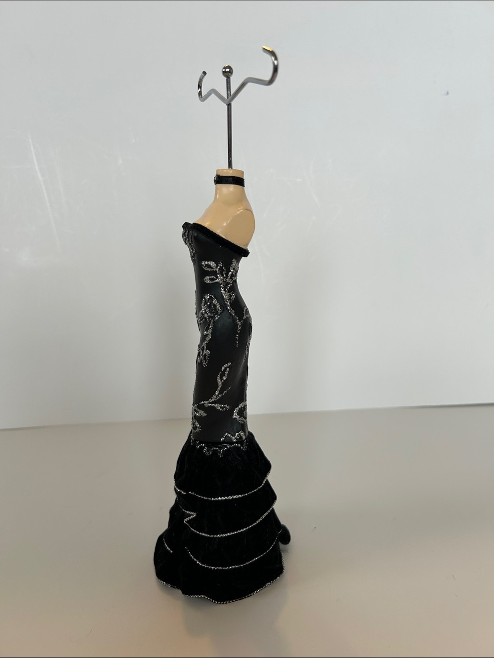 Mannequin Jewelry Holder in Black with Silver Accents - Picture 2 of 4